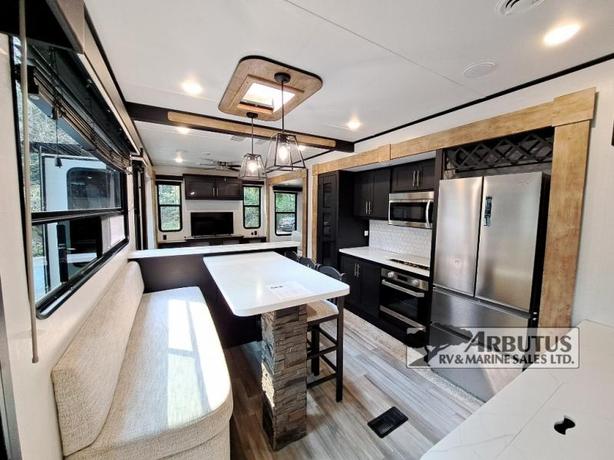 Used 2023 Keystone RV Residence 401RDEN image 5