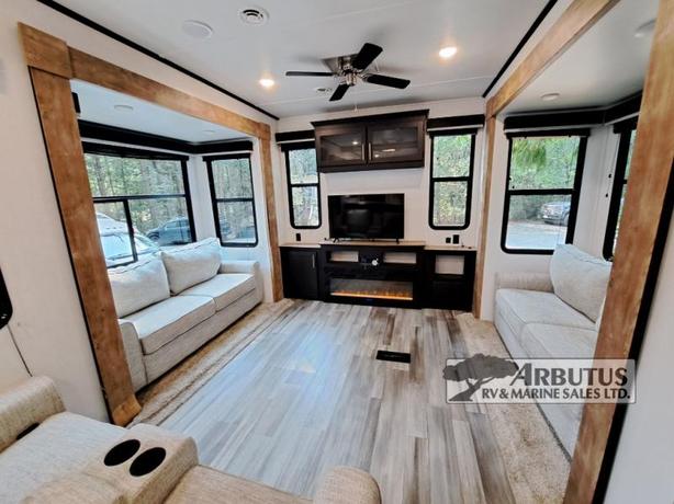 Used 2023 Keystone RV Residence 401RDEN image 8