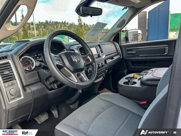 2023 RAM 1500 Classic SLT AUTO, GREY INTERIOR, BACK UP CAMERA, BLUETOOTH, AUTO L image 6