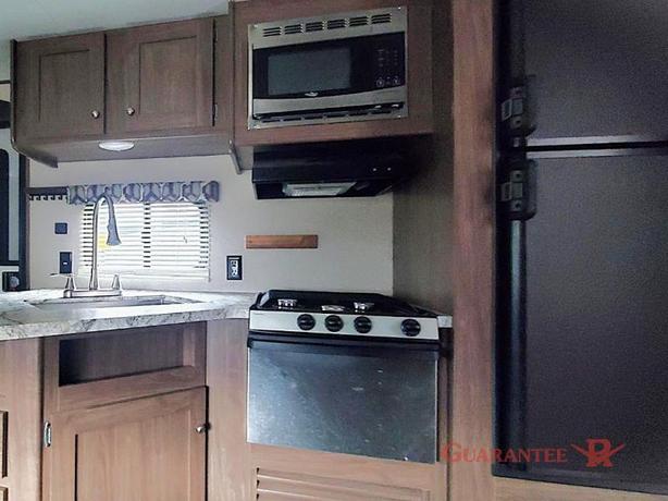 Used 2019 Keystone RV Hideout 24BHSWE image 6