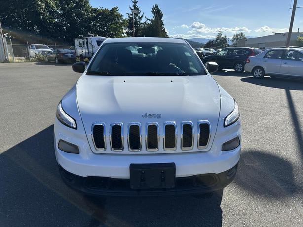 2015 Jeep Cherokee Sport image 6
