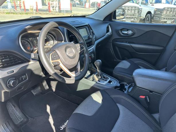 2015 Jeep Cherokee Sport image 7