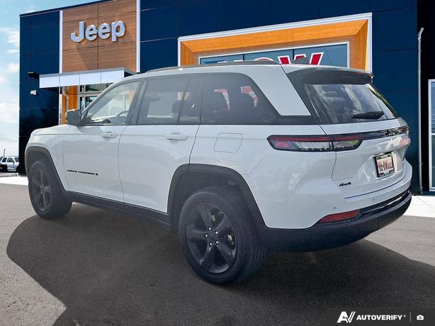 2024 Jeep Grand Cherokee Altitude 4x4  | Heated Seats! image 4