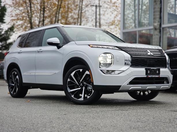 2024 Mitsubishi Outlander image 3