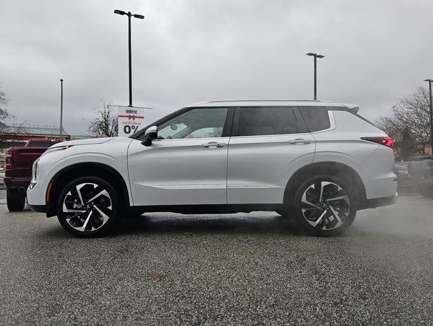 2024 Mitsubishi Outlander image 8