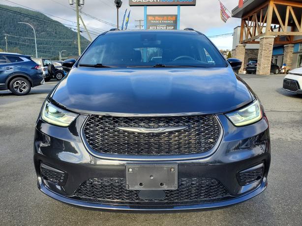 2023 Chrysler Pacifica Touring L AWD - No Accidents image 3