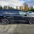 2023 Chrysler Pacifica Touring L AWD - No Accidents thumbnail image 5