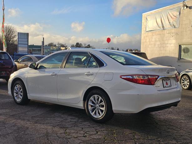 2017 Toyota Camry 4dr Sdn I4 Auto LE image 4