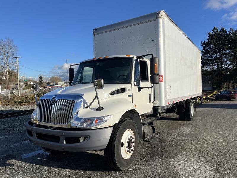 2013 International 4300 24 Foot Cube Van Hydraulic Brakes Diesel Power Tail Gate display photo