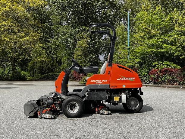 2015 Jacobsen Eclipse 322 3WD Mower image 7