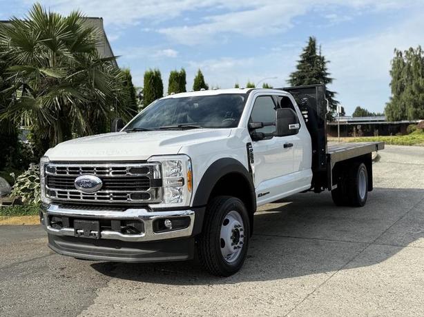 2023 Ford F-550 XLT SuperCab 12-Foot Flat Deck Truck 4x4 Diesel image 4