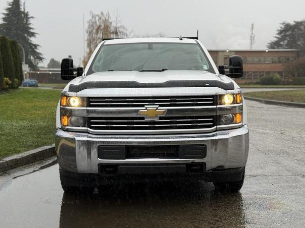 2015 Chevrolet Silverado 3500HD 4x4 8-Foot Flat Deck Truck image 3