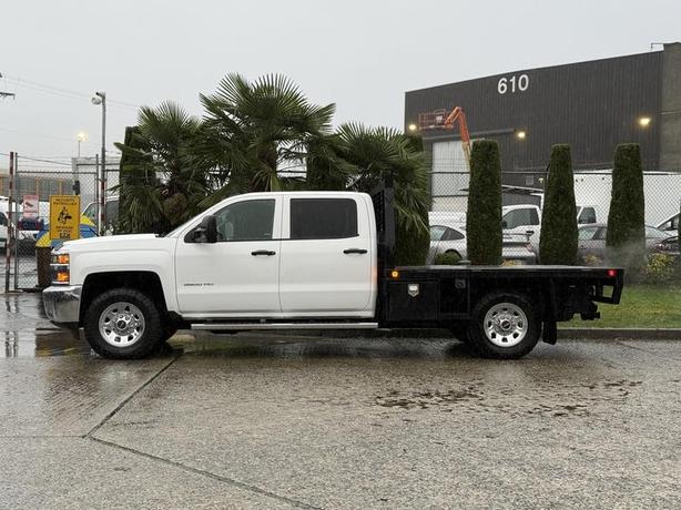 2015 Chevrolet Silverado 3500HD 4x4 8-Foot Flat Deck Truck image 5