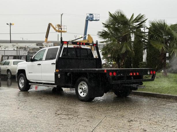 2015 Chevrolet Silverado 3500HD 4x4 8-Foot Flat Deck Truck image 6