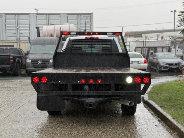 2015 Chevrolet Silverado 3500HD 4x4 8-Foot Flat Deck Truck image 8