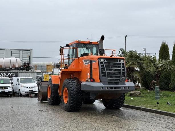 2018 Doosan DL300 -5 Wheel Loader Diesel 4x4 Wheel Loader image 8