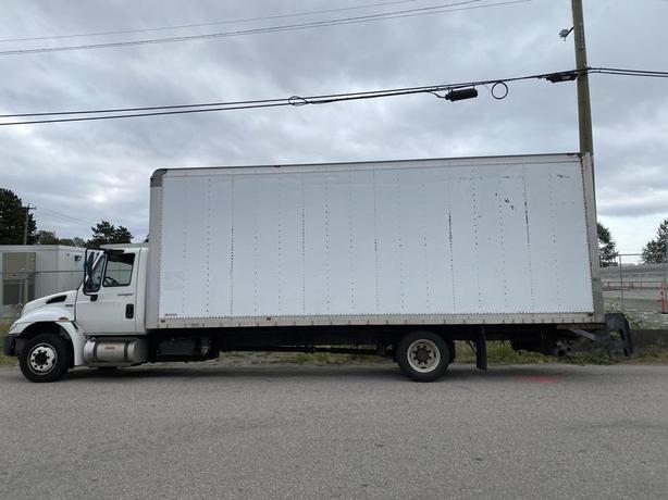 2014 International Durastar 4300 24 foot Cube Van Power Tailgate Diesel With Hyd image 2