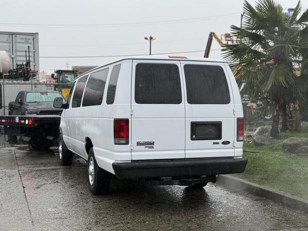 2013 Ford E-350 XL Super Duty 15-Passenger Van image 7
