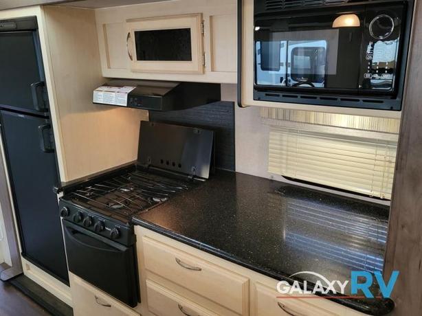 Used 2019 Winnebago Minnie Plus 27RBDS image 8