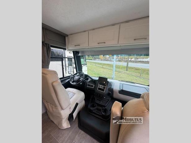 Used 2022 Coachmen RV Mirada 32LS image 4