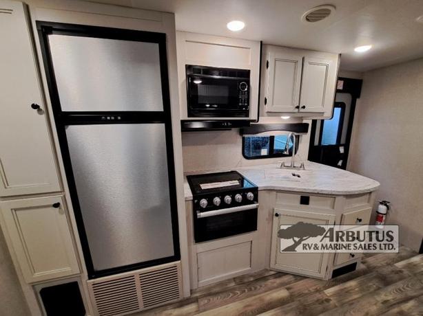 Used 2022 Highland Ridge RV Range Lite RL252RB image 8