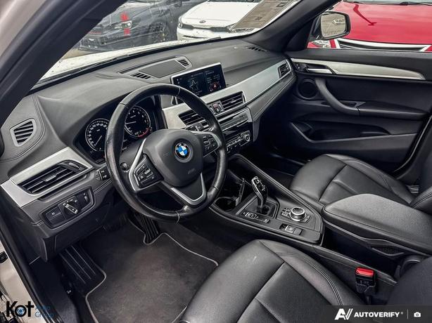 2021 BMW X1 Xdrive28i ! PARKING ASSIST! FRONT AND REAR PARKING SENSORS! LEATHER! image 6