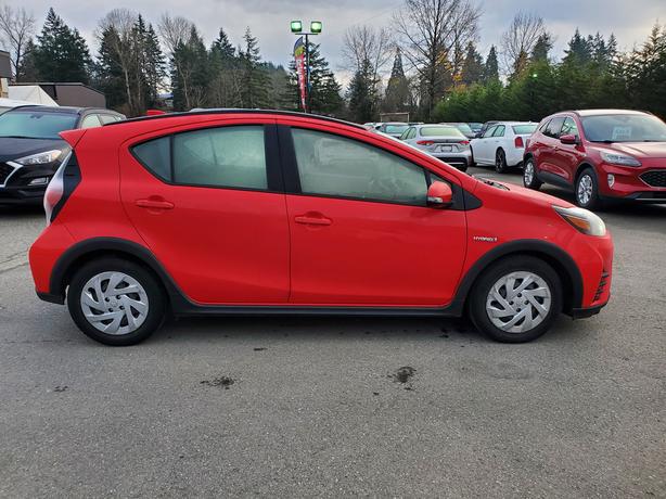 2018 Toyota Prius c image 5