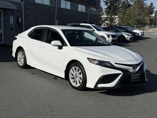 2022 Toyota Camry SE- No Accidents, BC local & Power Seats image 4