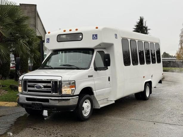 2017 Ford E450 19-Passenger Bus with Wheelchair Lift image 4