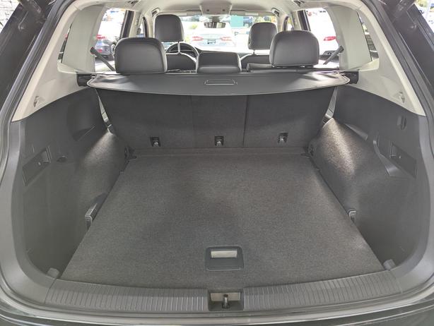 2022 Volkswagen Tiguan Comfort - Leather, AWD, Heated Seats image 8