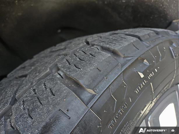 2023 GMC Sierra 1500 4WD Crew Cab 147 Denali | No Reported Accidents! image 7