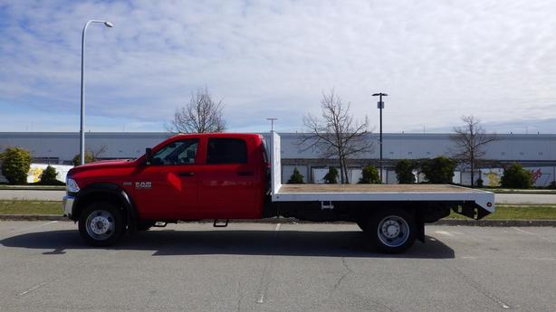2015 RAM 5500 Crew Cab  12 Foot Flatdeck 4WD Dually image 6