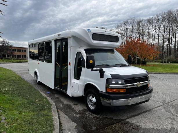 2017 Chevrolet Express G4500 22 Passenger Bus With Wheelchair Ramp Off Road Use  image 1