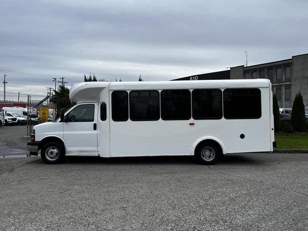 2017 Chevrolet Express G4500 22 Passenger Bus With Wheelchair Ramp Off Road Use  image 6