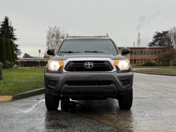 2015 Toyota Tacoma SR5 4X4 with Canopy image 3