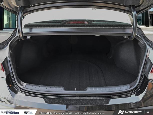 2025 Hyundai Elantra Hybrid Luxury demo image 7