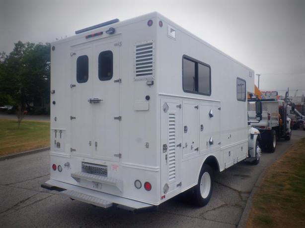 2013 International 4300 DuraStar Cube Van Diesel Air Brakes image 5