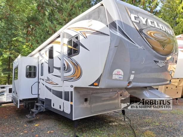 Used 2012 Heartland Cyclone 3950 image 1