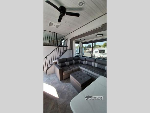 Used 2024 Forest River RV Wildwood Grand Lodge 44VIEW image 7
