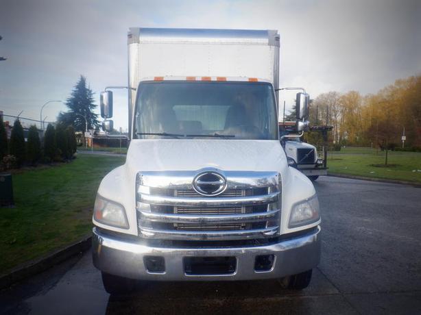 2013 Hino 308 24 Foot Cube Van 3 Seater Diesel image 3