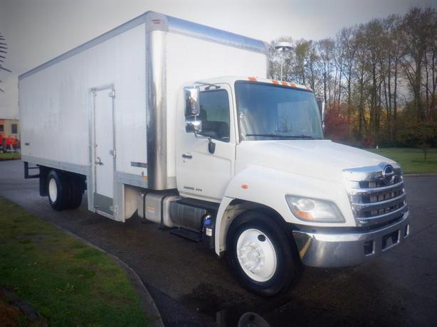 2013 Hino 308 24 Foot Cube Van 3 Seater Diesel image 2