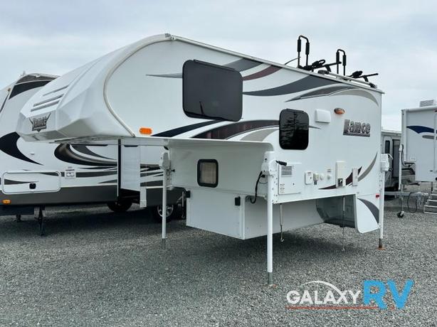 Used 2017 Lance 865 image 4