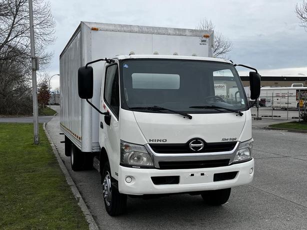 2013 Hino 195 Silver Knight 16 Foot Cube Van Diesel image 2
