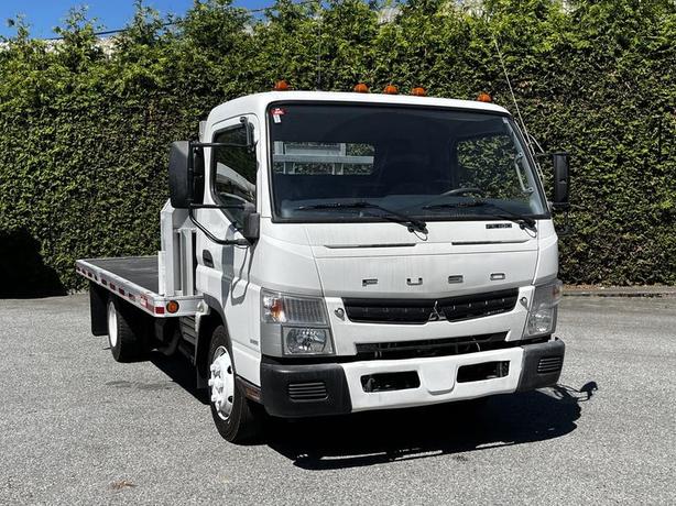 2013 Mitsubishi Fuso FE160 14-Foot Flatdeck Diesel image 2