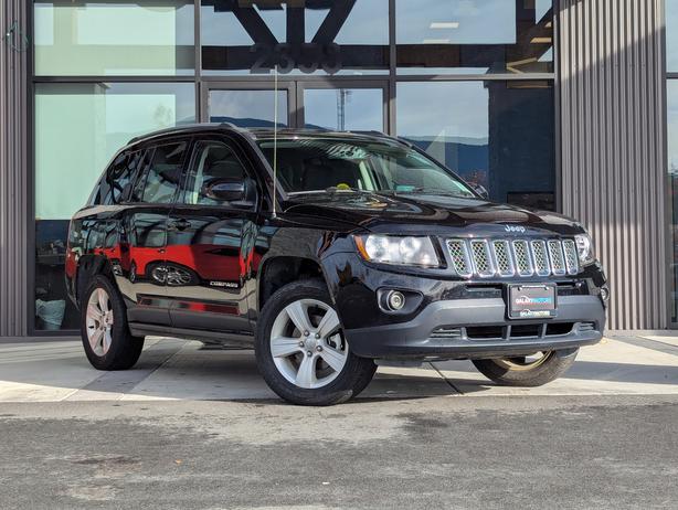 2015 Jeep Compass North - No Accidents, 4x4, Sunroof image 4