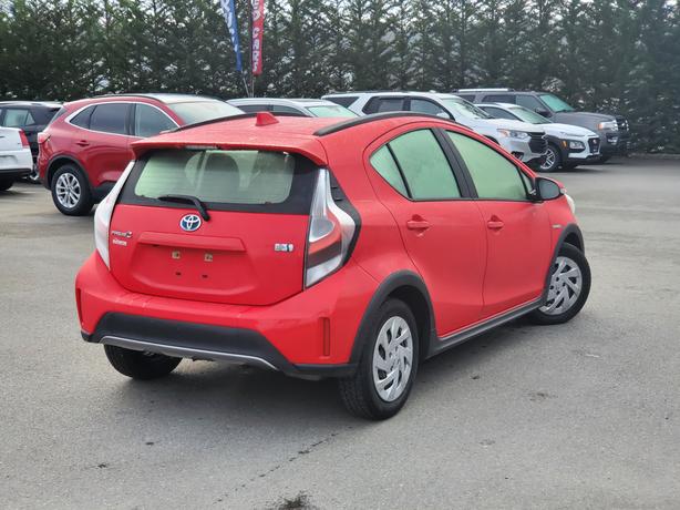 2018 Toyota Prius c image 6