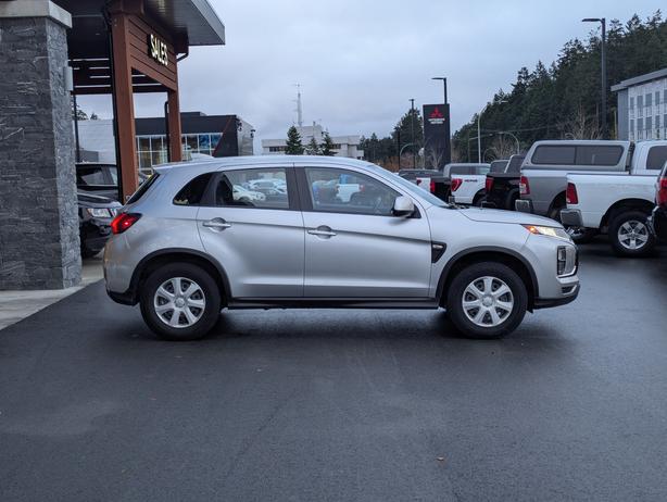 2023 Mitsubishi RVR ES - 4x4, Heated Seats, Android Auto/Apple CarPlay image 5
