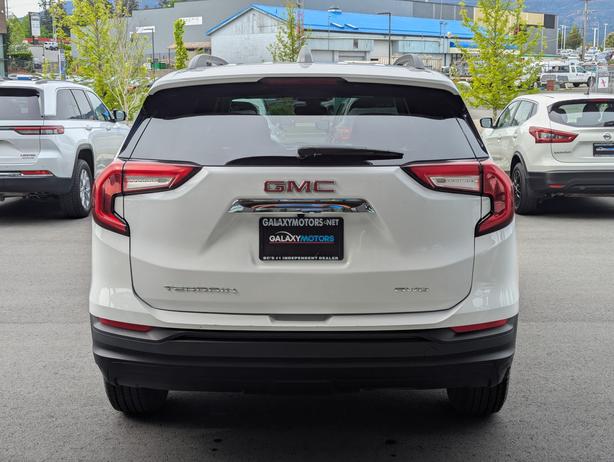 2024 GMC Terrain SLE - No Accidents, AWD, Heated Seats image 7
