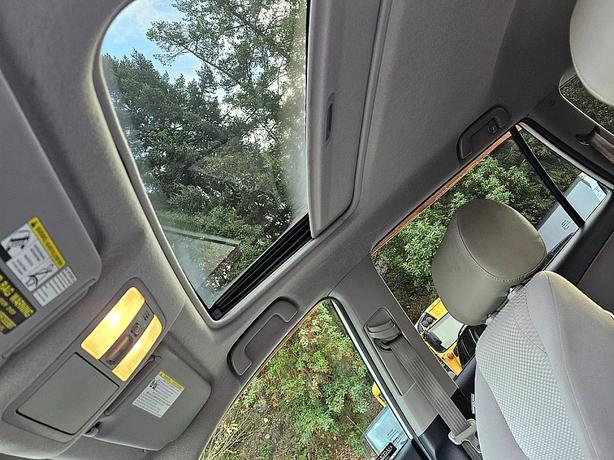 2011 Toyota  RAV4 Ltd image 8