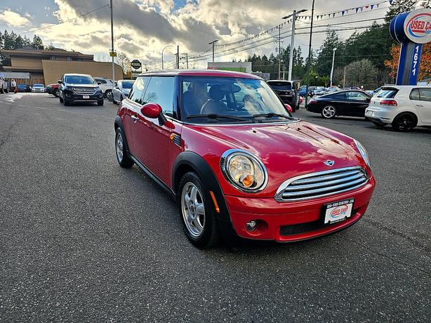 2010 Mini  Cooper Hardtop image 1